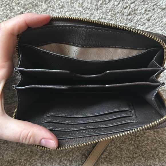 Michael Kors Wallet - Picture 4 of 6